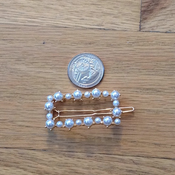 Pearl accented hair clip - Picture 5 of 5